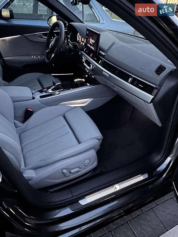 Седан Audi A4 2024 в Львове