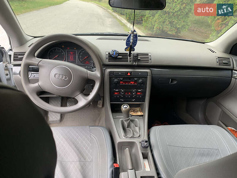 Седан Audi A4 2001 в Зборове