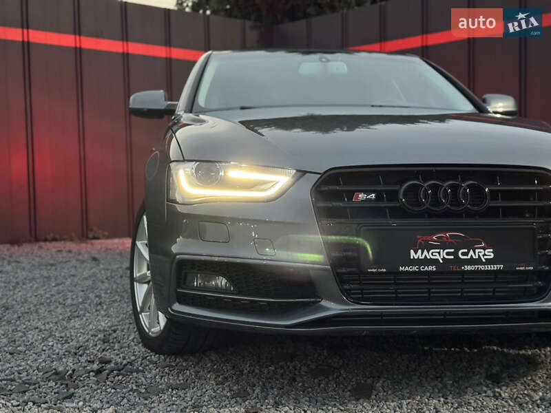 Седан Audi A4 2014 в Луцке
