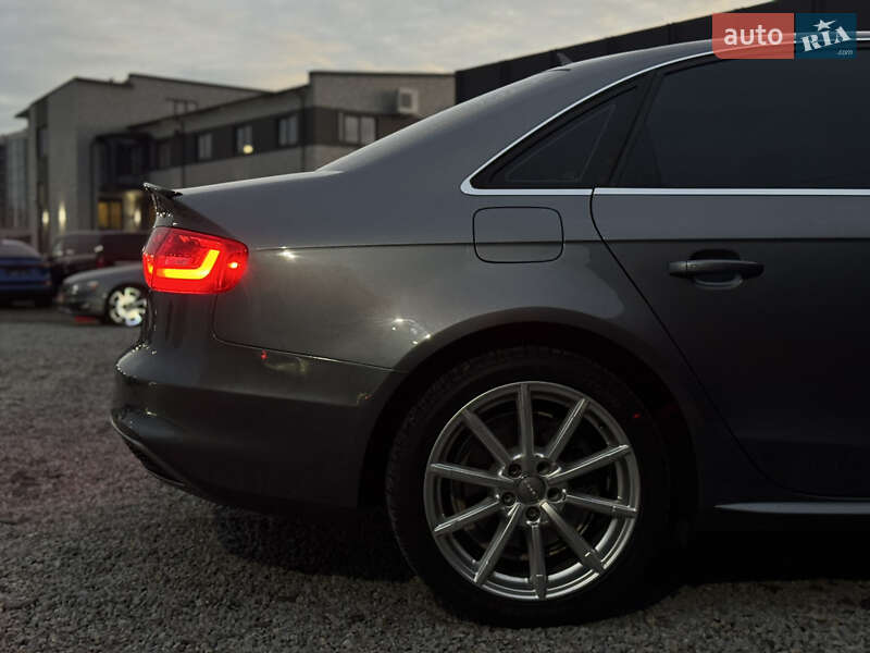 Седан Audi A4 2014 в Луцке