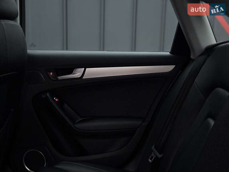 Седан Audi A4 2014 в Луцке