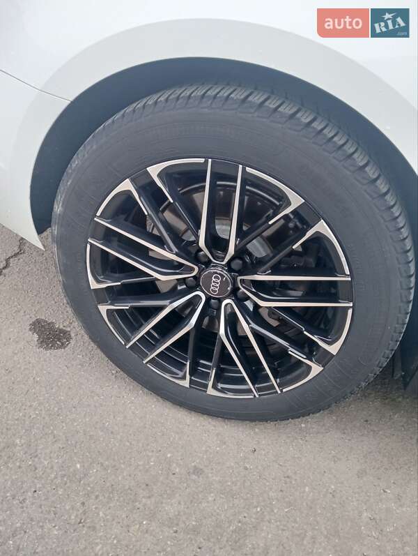 Седан Audi A4 2016 в Ивано-Франковске