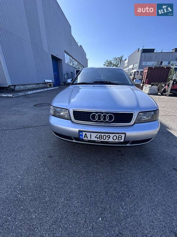 Седан Audi A4 1998 в Бабинцам