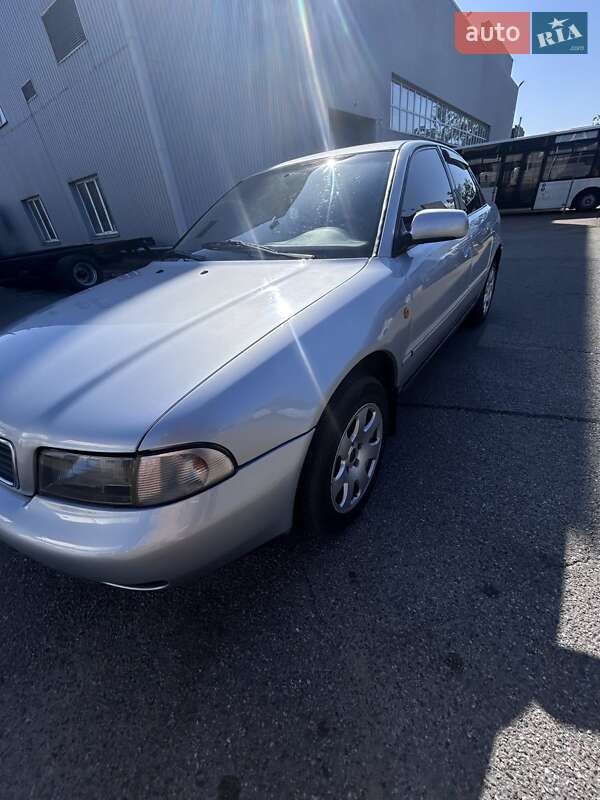 Седан Audi A4 1998 в Бабинці
