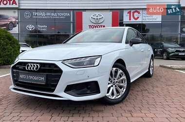 Седан Audi A4 2021 в 
