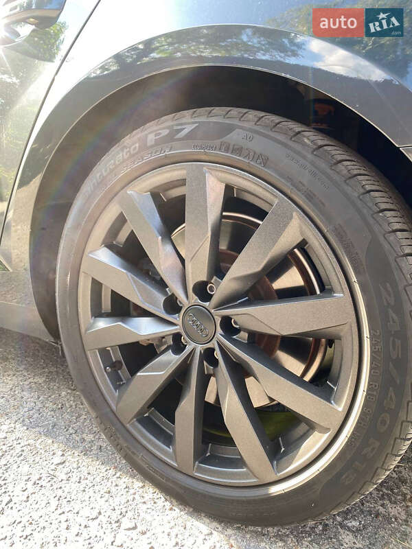 Седан Audi A4 2016 в Киеве