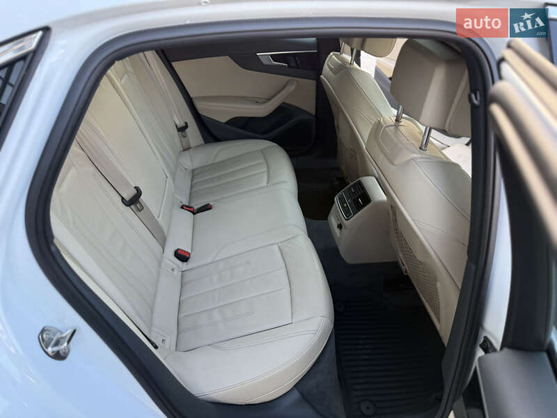 Седан Audi A4 2020 в Луцьку