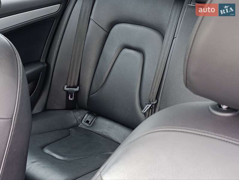 Седан Audi A4 2015 в Луцке