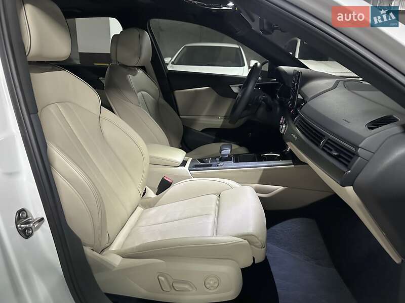 Седан Audi A4 2020 в Дніпрі
