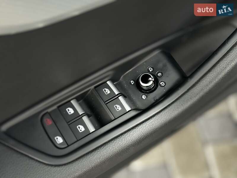 Седан Audi A4 2017 в Львові