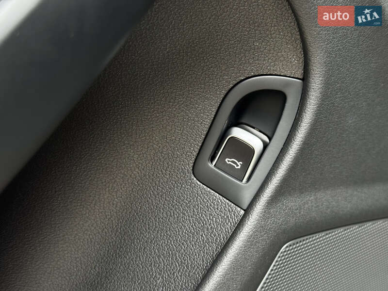 Седан Audi A4 2014 в Житомирі