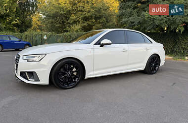 Седан Audi A4 2019 в 