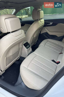 Седан Audi A4 2019 в 