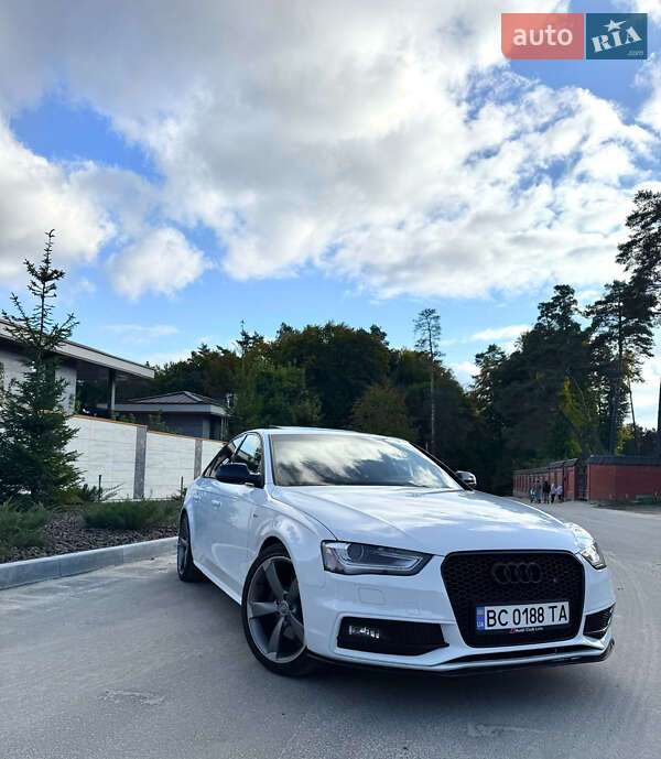 Седан Audi A4 2014 в Львове
