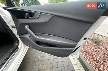 Седан Audi A4 2021 в 