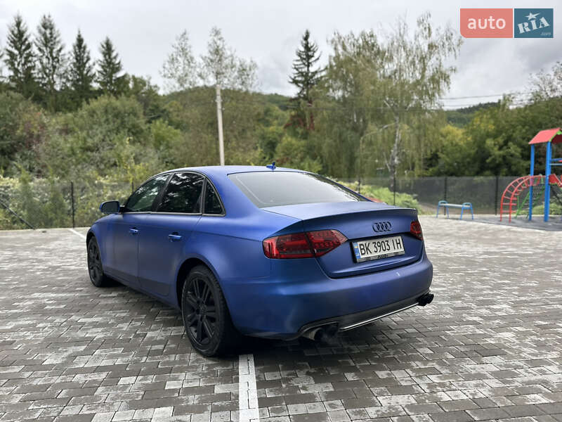Седан Audi A4 2011 в Кременце