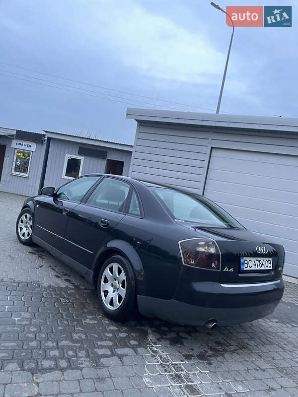 Седан Audi A4 2003 в Мостиске