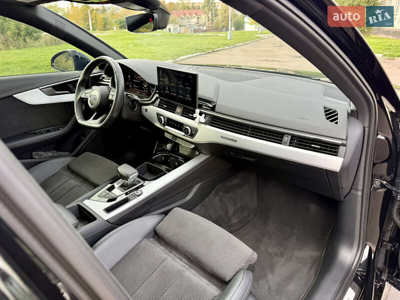 Седан Audi A4 2020 в Ровно