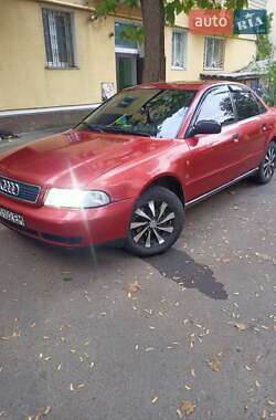 Седан Audi A4 1995 в Измаиле