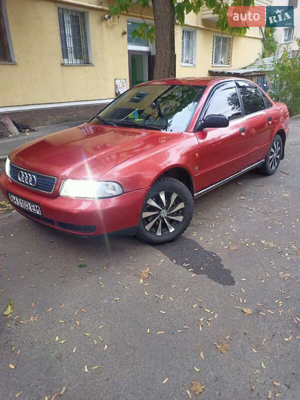 Седан Audi A4 1995 в Измаиле