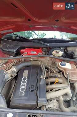 Седан Audi A4 1995 в Измаиле