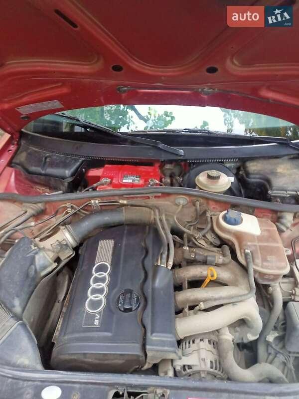 Седан Audi A4 1995 в Измаиле