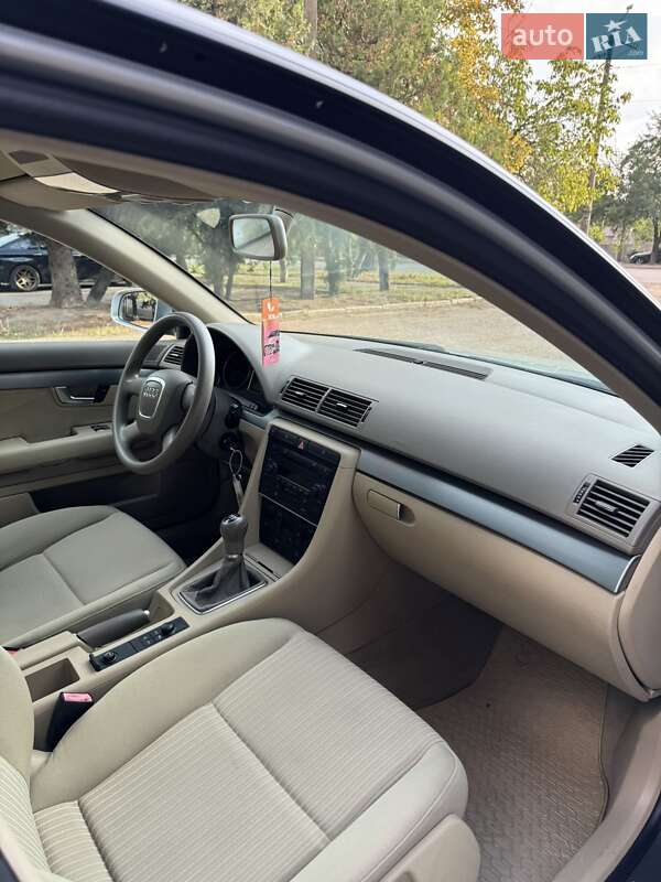 Седан Audi A4 2005 в Вознесенске