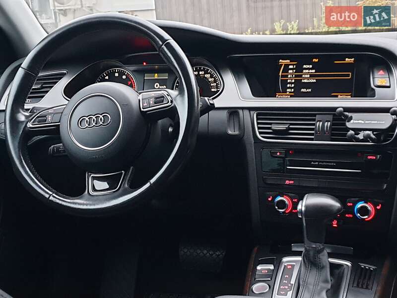 Седан Audi A4 2014 в Львове