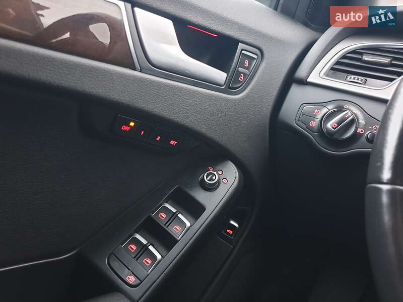 Седан Audi A4 2014 в Львове