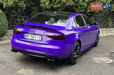 Седан Audi A4 2013 в 