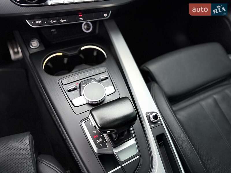 Седан Audi A4 2019 в Львові