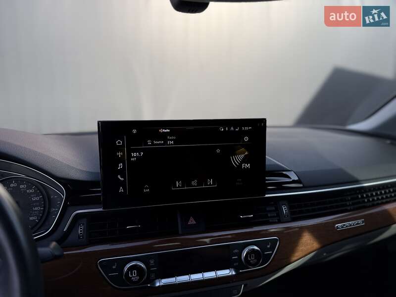 Седан Audi A4 2022 в Львове