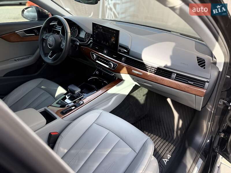 Седан Audi A4 2022 в Львове