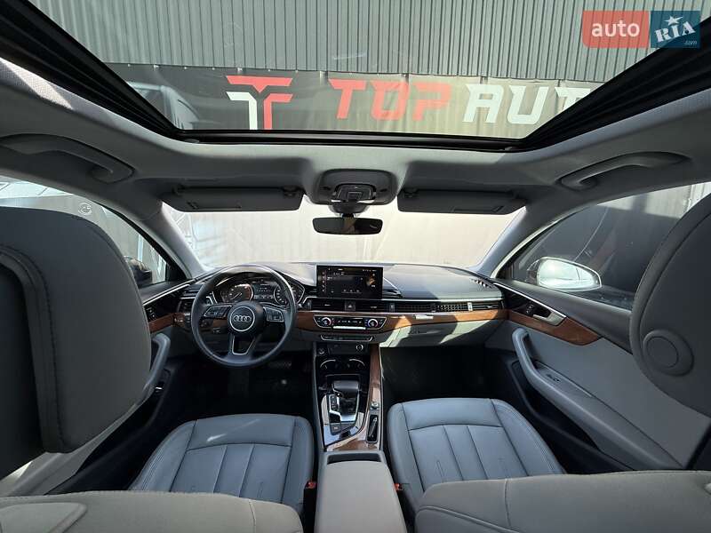 Седан Audi A4 2022 в Львове