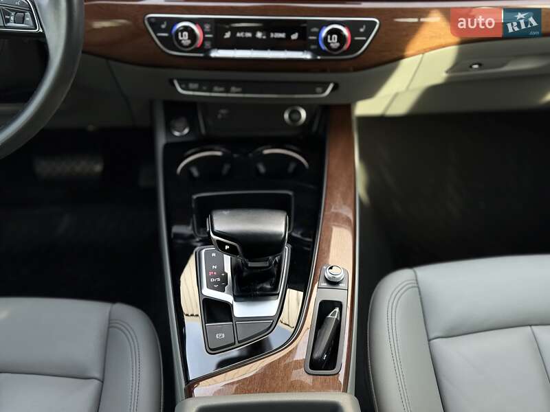 Седан Audi A4 2022 в Львове