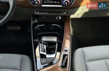 Седан Audi A4 2022 в 