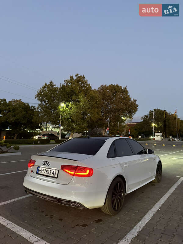 Седан Audi A4 2015 в Одессе