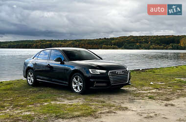 Седан Audi A4 2018 в 