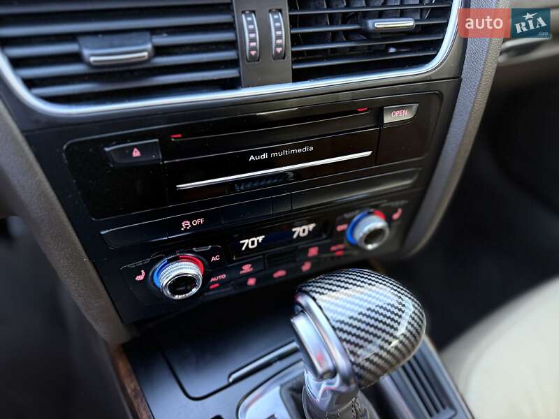 Седан Audi A4 2014 в Львові