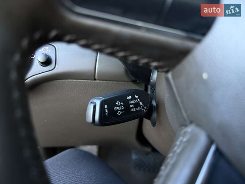 Седан Audi A4 2014 в Львові