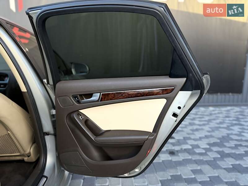Седан Audi A4 2014 в Львові