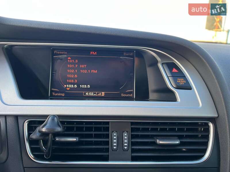 Седан Audi A4 2010 в Львове