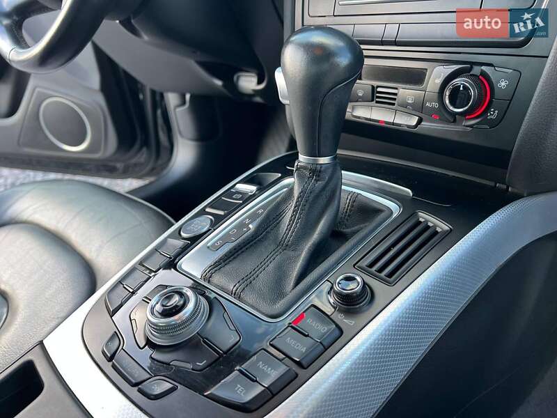 Седан Audi A4 2010 в Львове