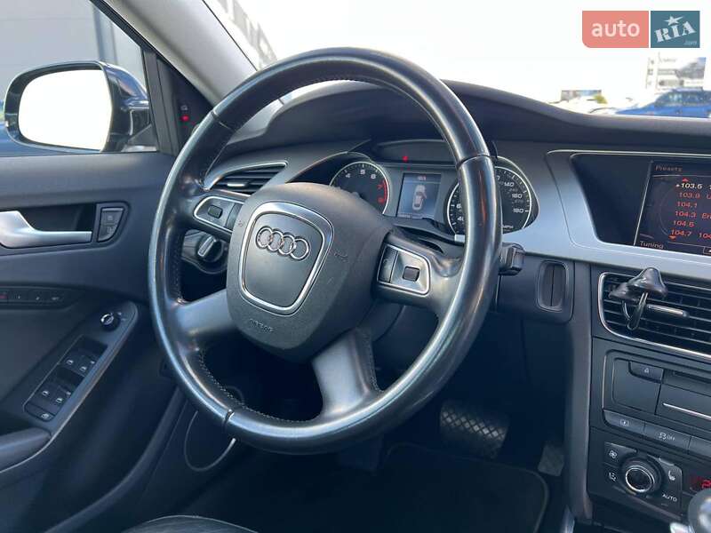 Седан Audi A4 2010 в Львове