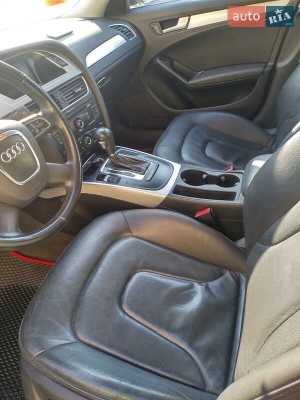 Седан Audi A4 2011 в Львові