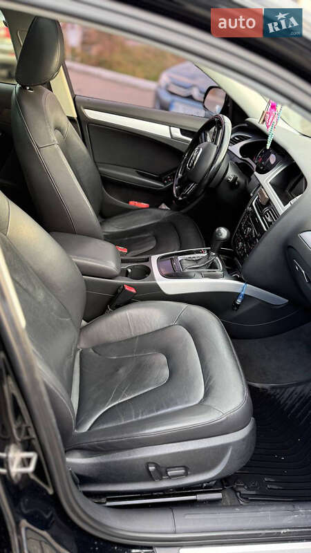 Седан Audi A4 2011 в Львове