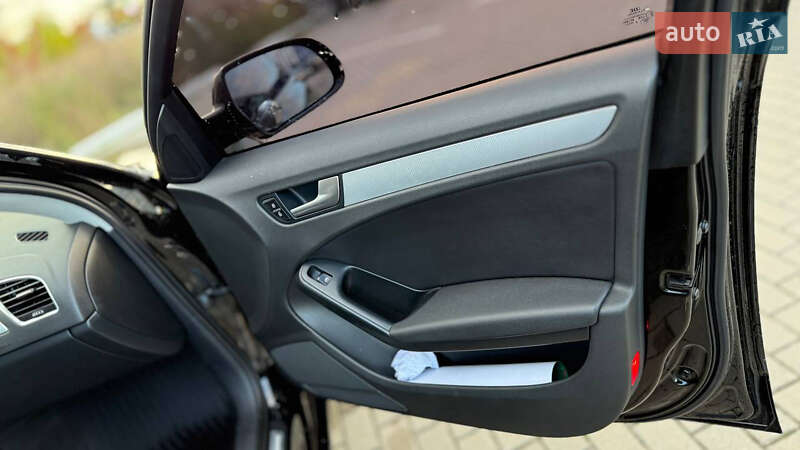 Седан Audi A4 2011 в Львове