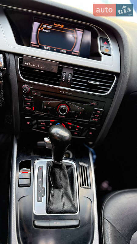 Седан Audi A4 2011 в Львове