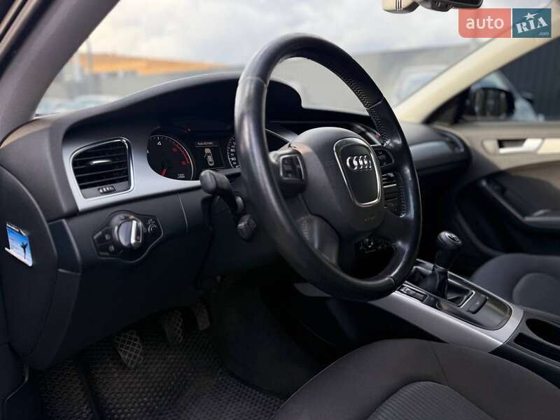 Седан Audi A4 2012 в Львові