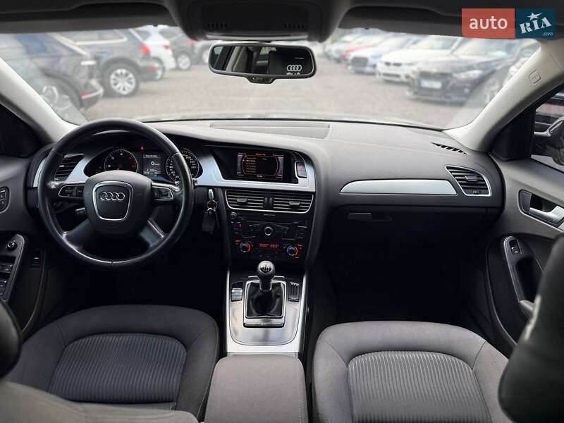 Седан Audi A4 2012 в Львові